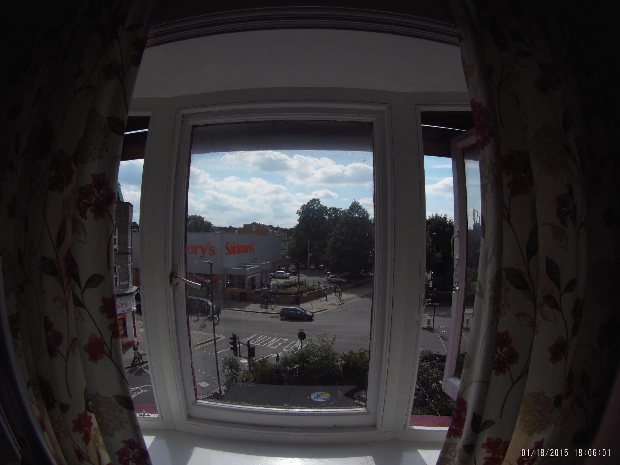Hostal Hootananny
