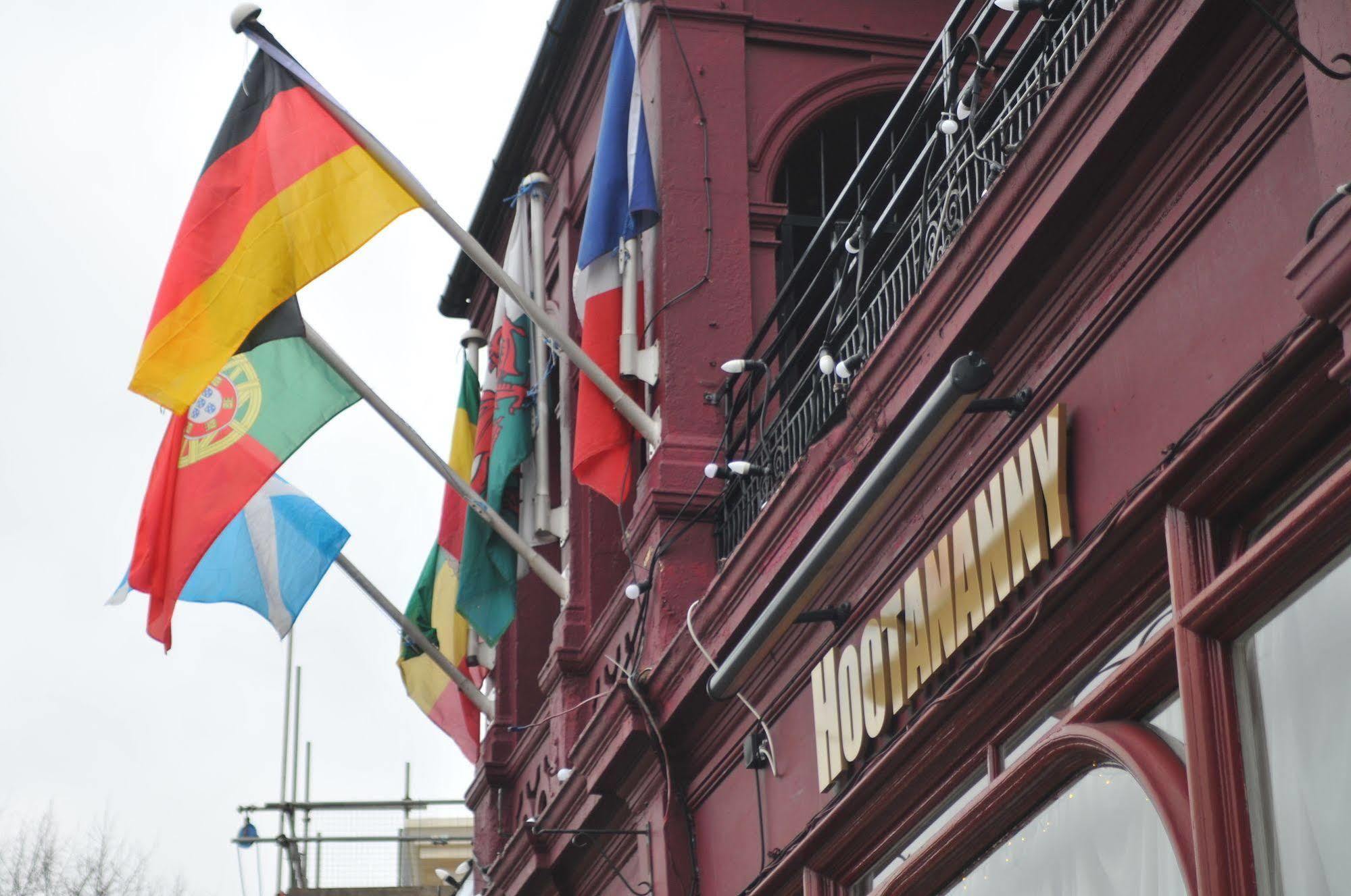 Hostal Hootananny *