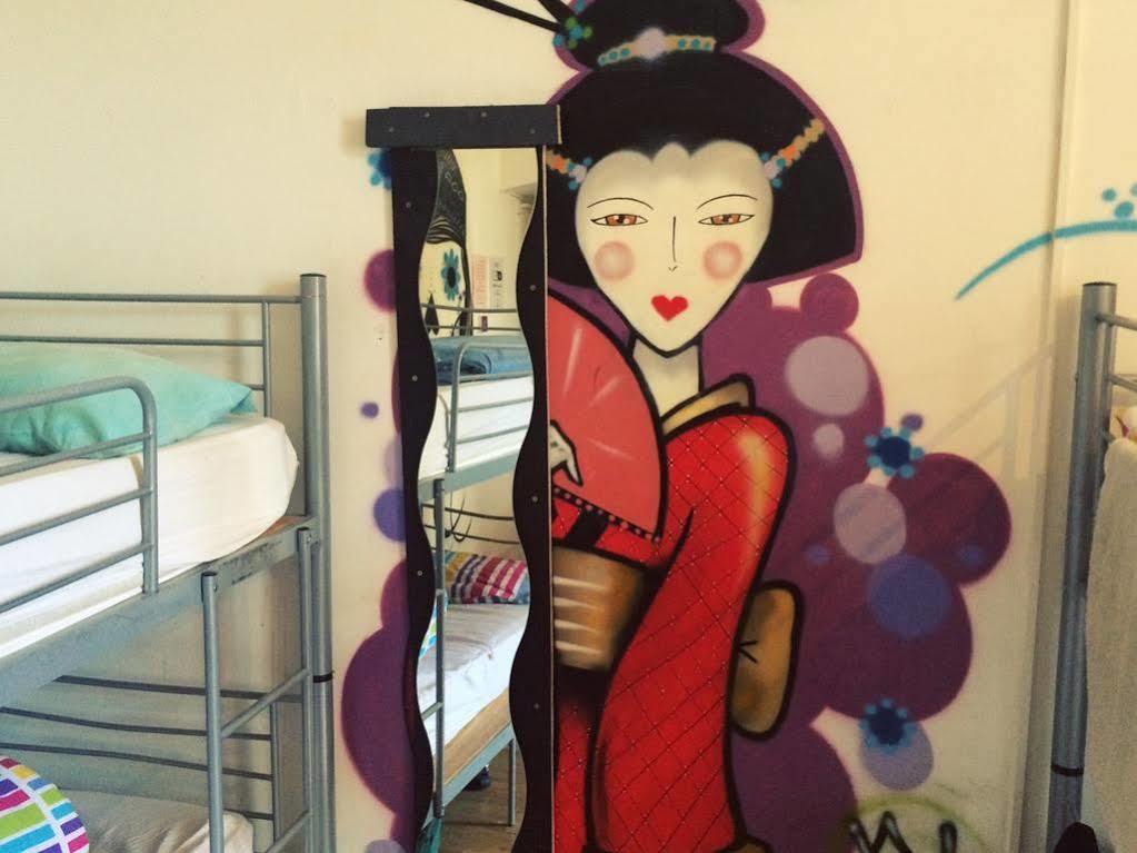 Hostal Hootananny *